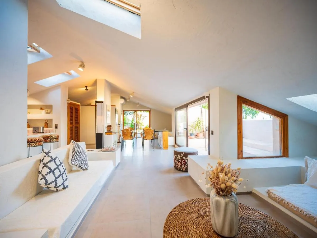 Character Filled Villa With Mature Garden Marbella Spain