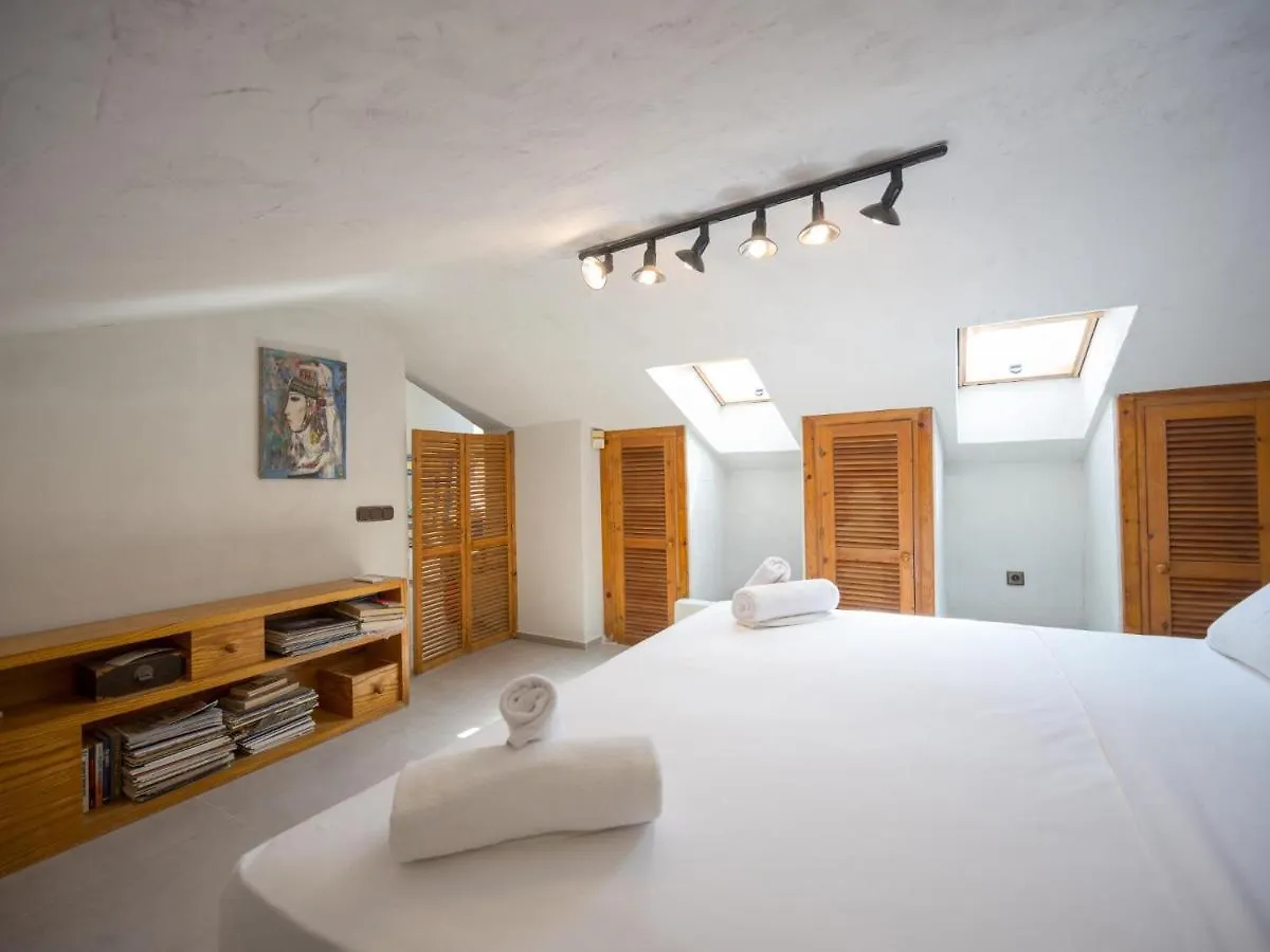 Character Filled Villa With Mature Garden Marbella