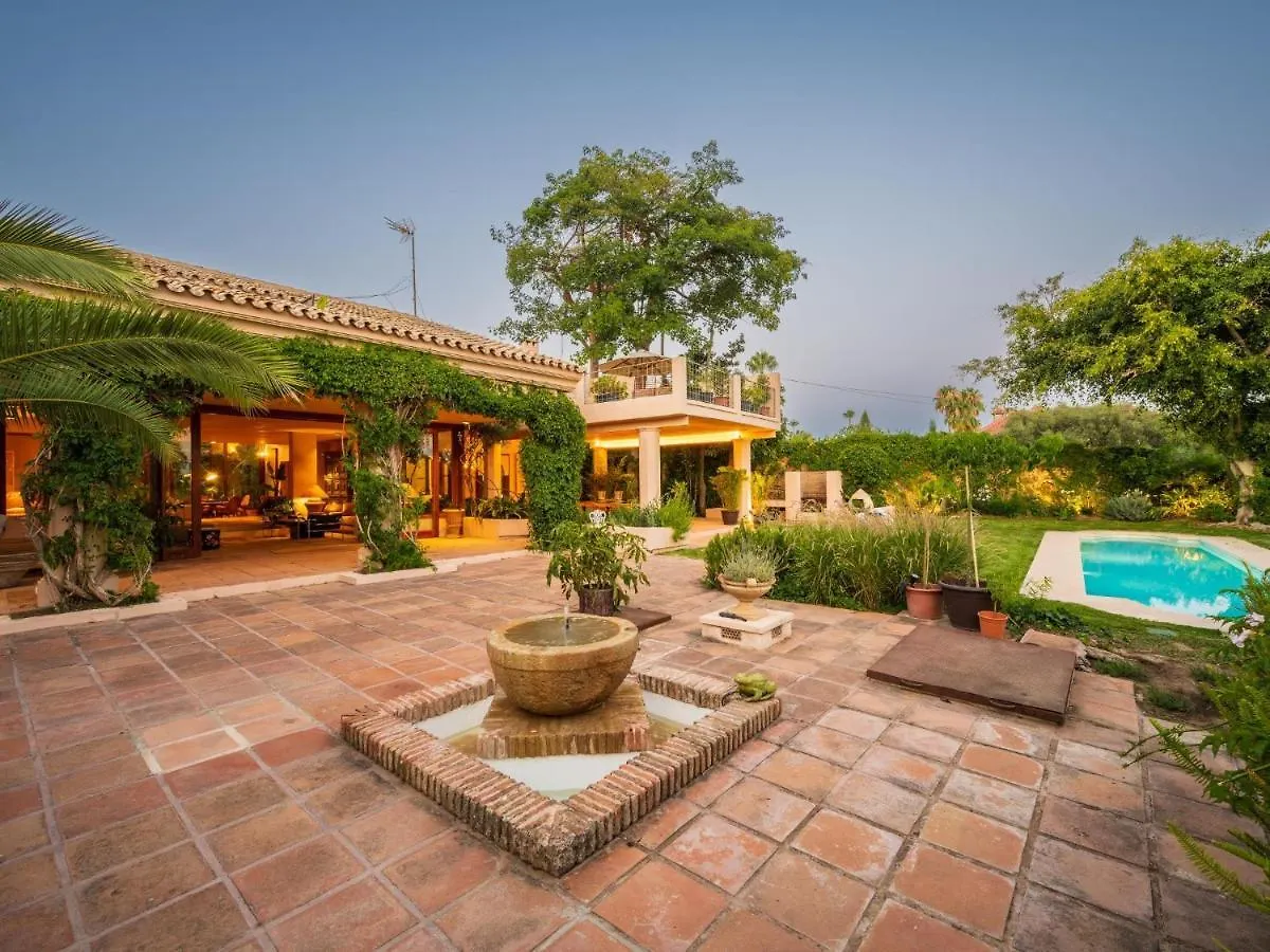 Dom wakacyjny Character Filled Villa With Mature Garden Marbella Hiszpania