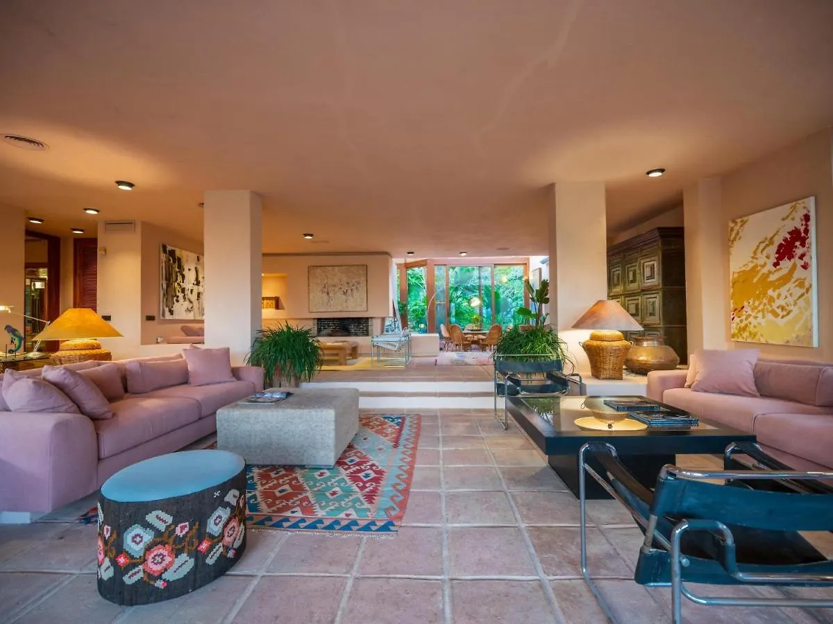 Character Filled Villa With Mature Garden Marbella Holiday home