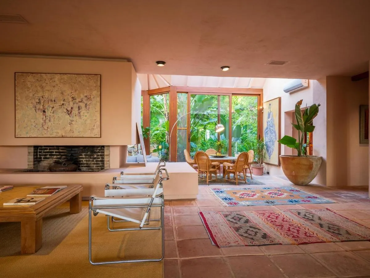 Character Filled Villa With Mature Garden Marbella