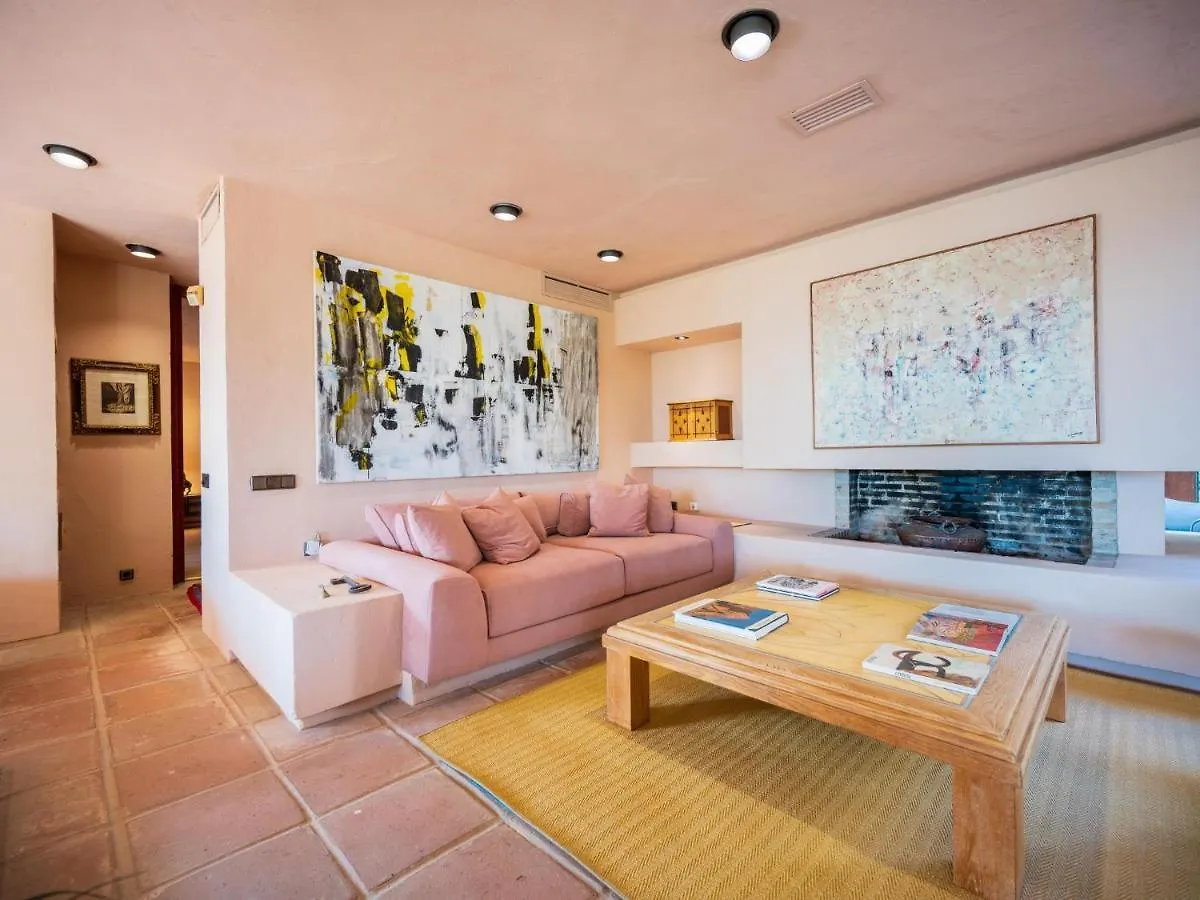 Character Filled Villa With Mature Garden Marbella 0*,