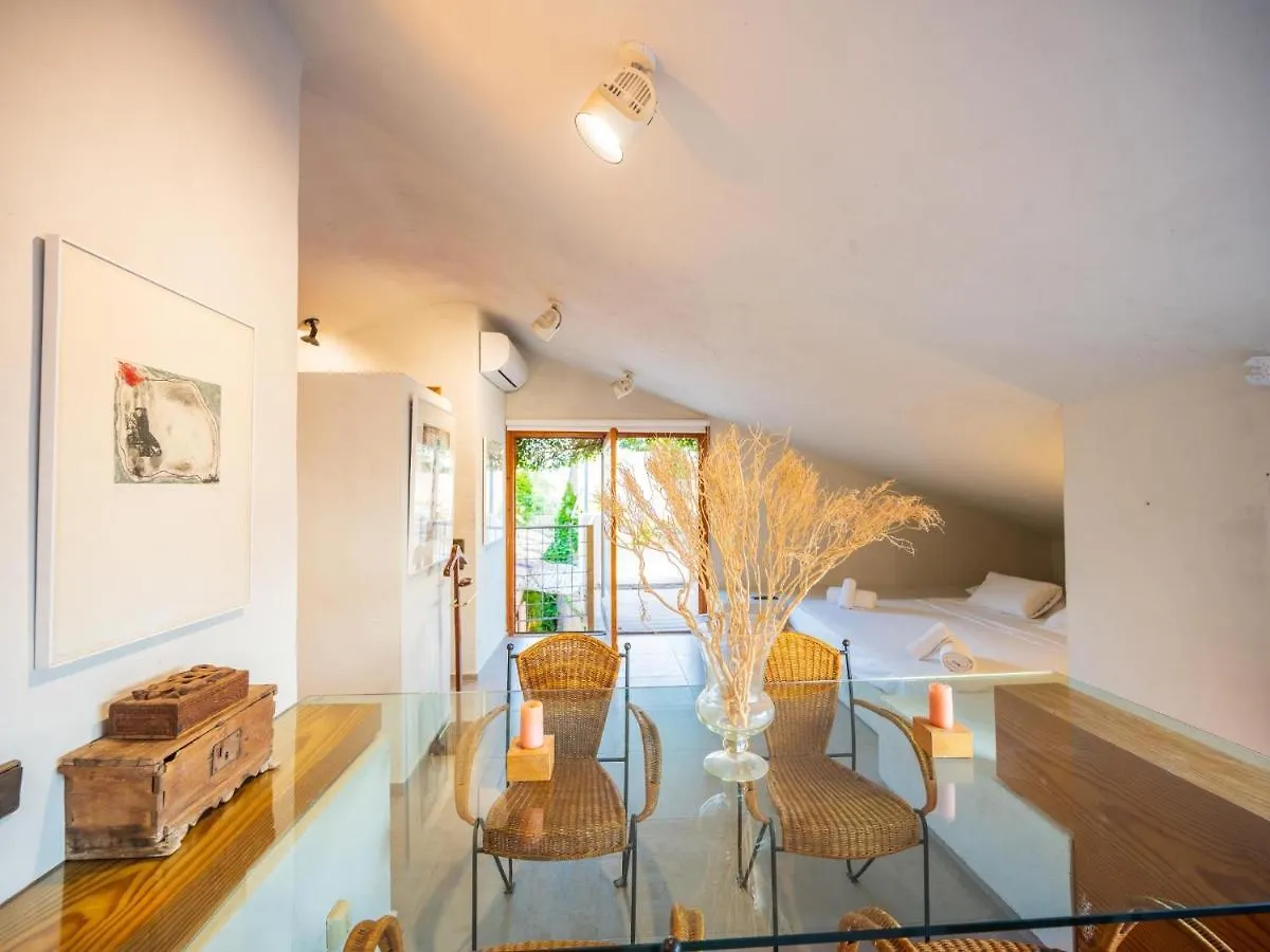 Character Filled Villa With Mature Garden Marbella 0*,  Hiszpania