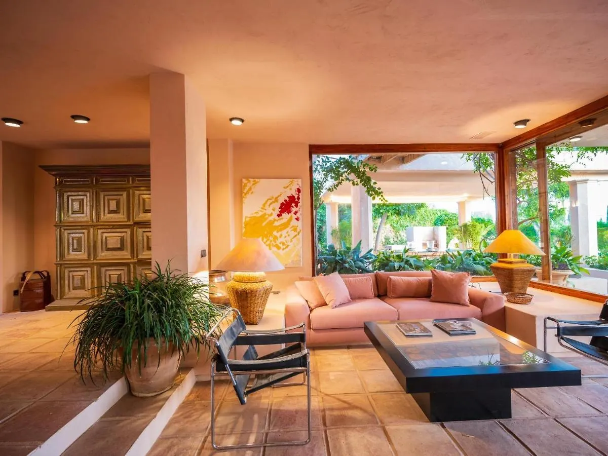 Character Filled Villa With Mature Garden Marbella 0*,