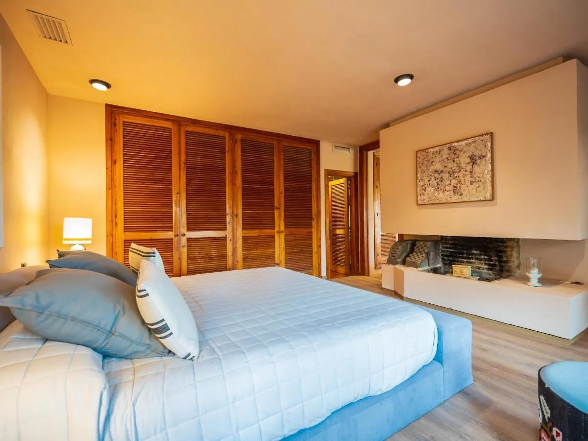 Character Filled Villa With Mature Garden Marbella