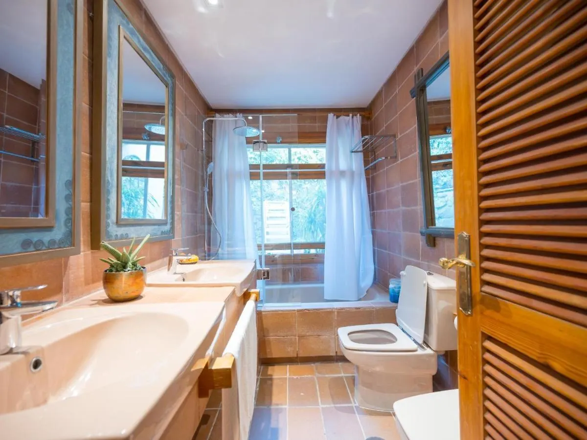 Character Filled Villa With Mature Garden Marbella Hiszpania