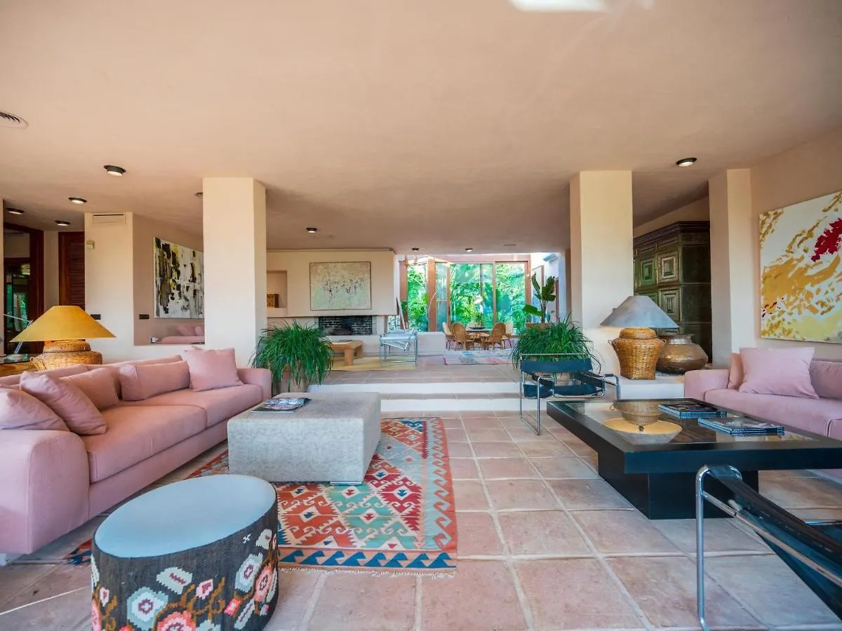 Character Filled Villa With Mature Garden Marbella Hiszpania