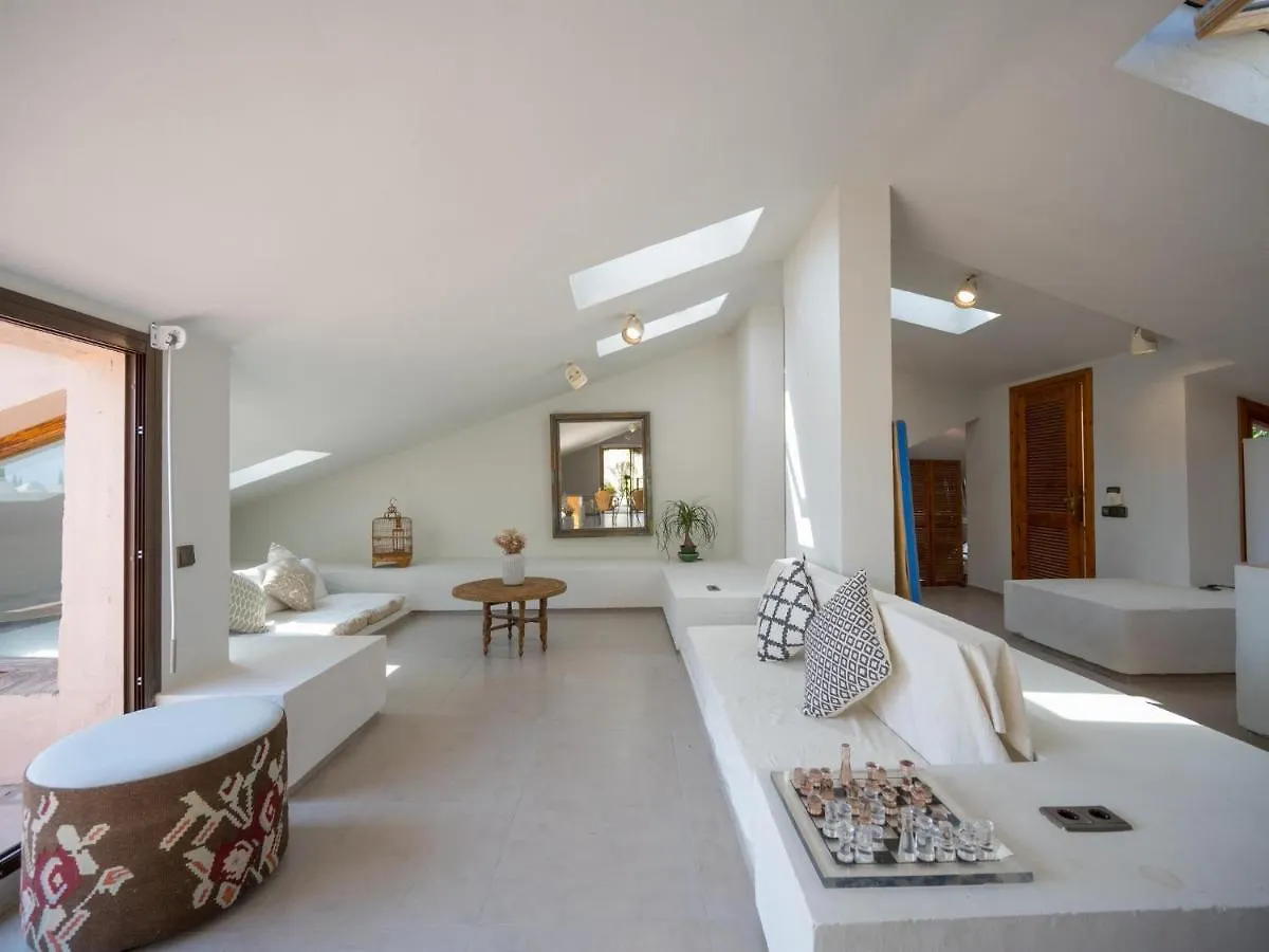 Character Filled Villa With Mature Garden Marbella