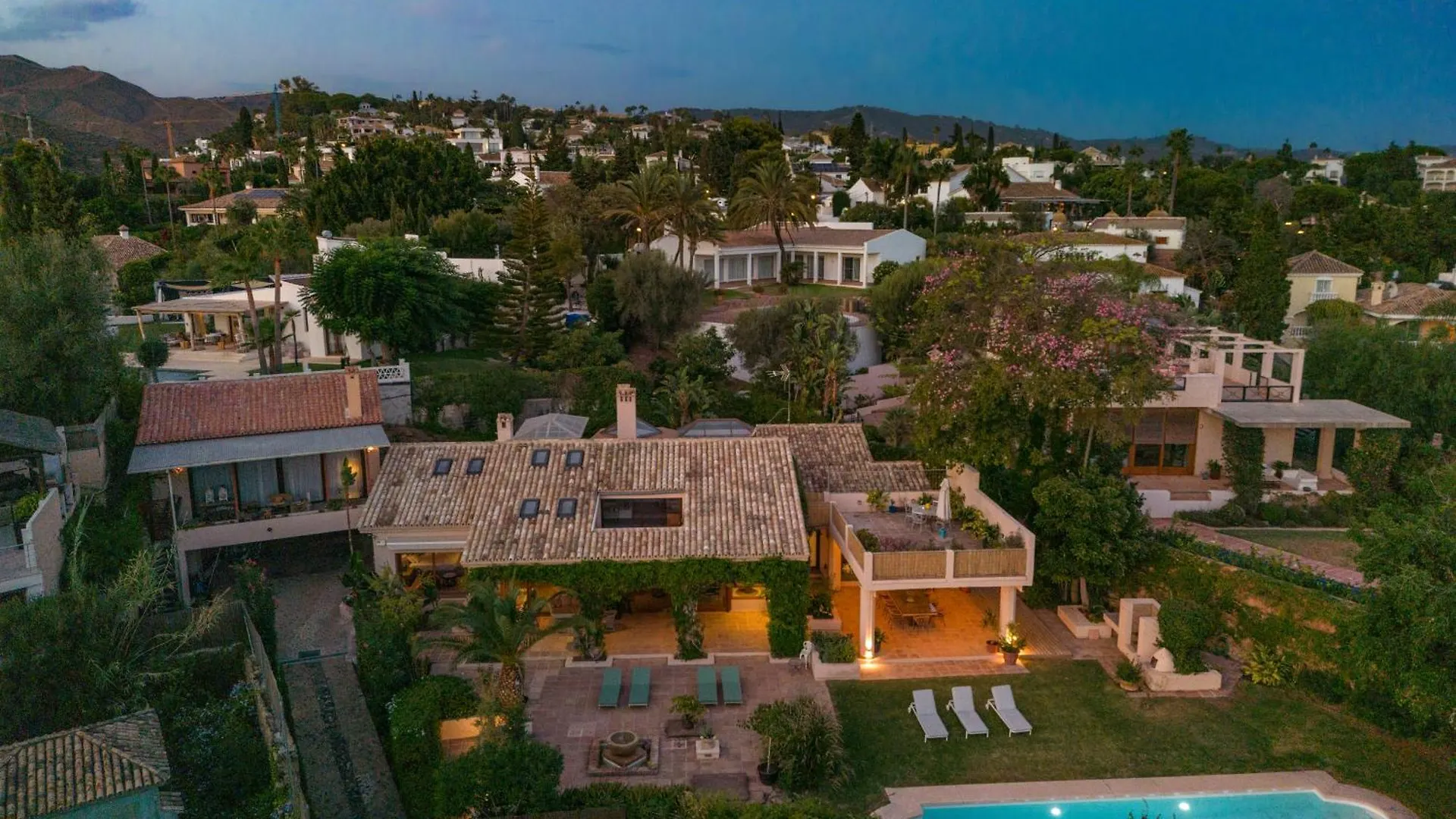 Character Filled Villa With Mature Garden Marbella